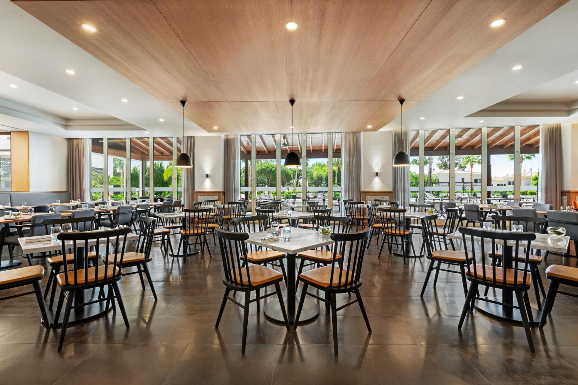 Hotel Wyndham Grand Algarve Quinta do Lago Esterno foto The interior of the restaurant